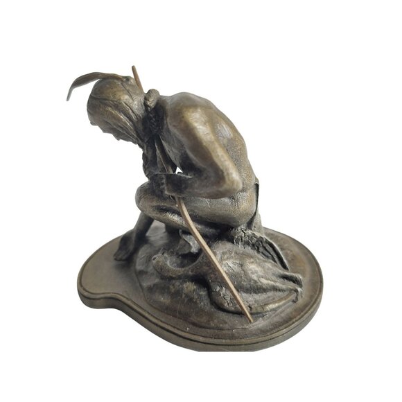 Vintage Hudson Pewter Kneeling Native American Hunter Statue 1970 - Picture 7 of 10